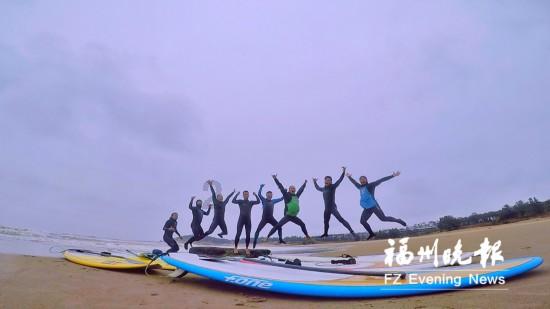 立体车库车辆掉落 男子与保安就车辆是否超重发生争执