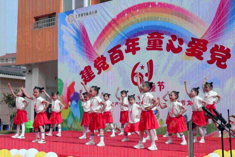 智利圣地亚哥举办“中国彩灯节” 民众欣赏彩灯